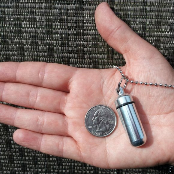 URN NECKLACE  "Love you to the moon & back" - Picture 3 of 5